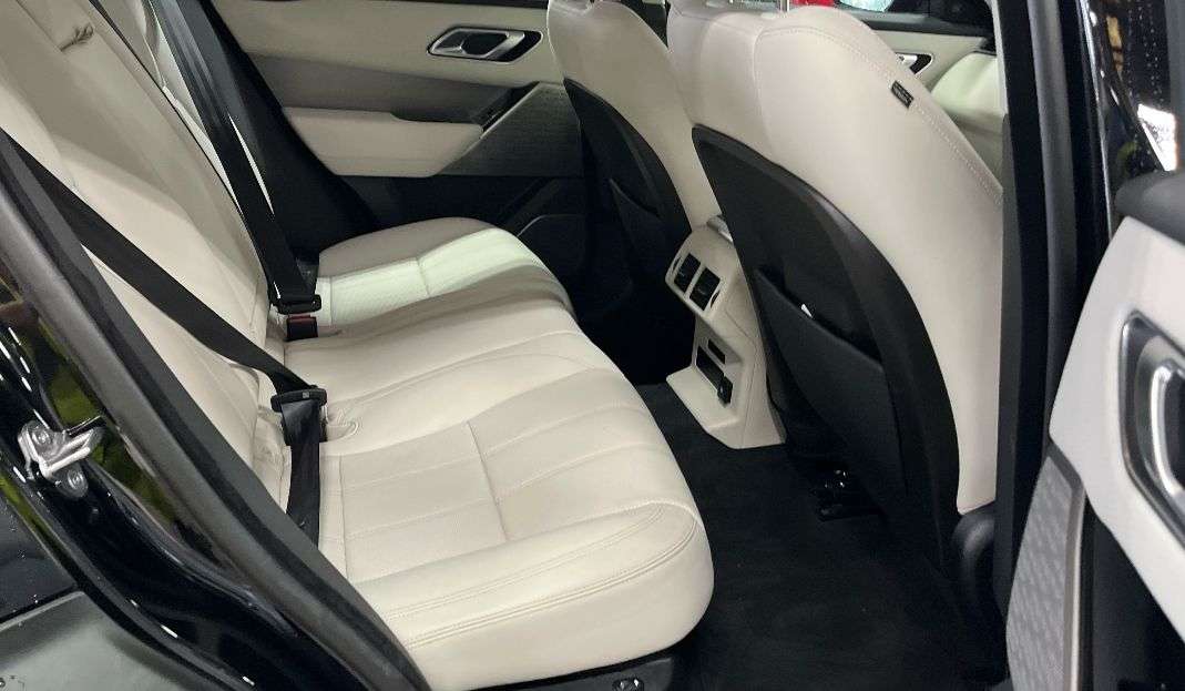 A 2019 LAND ROVER RANGE ROVER VELAR 2.0 D180 SE SUV 5dr Diesel Auto 4WD Euro 6 (s/s) (180 ps) A 2019 LAND ROVER RANGE ROVER VELAR 2.0 D180 SE SUV 5dr Diesel Auto 4WD Euro 6 (s/s) (180 ps)