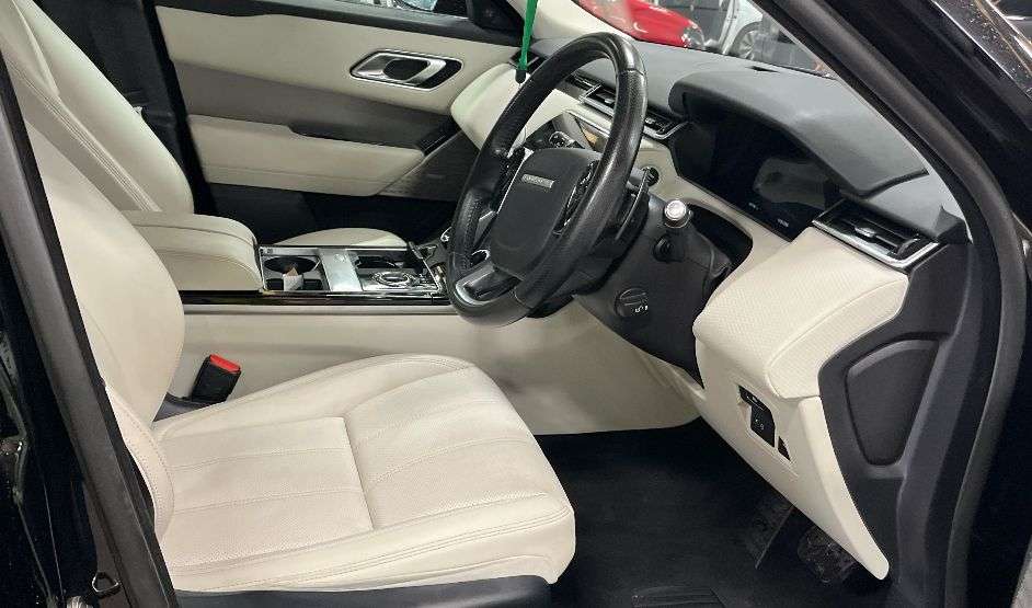 A 2019 LAND ROVER RANGE ROVER VELAR 2.0 D180 SE SUV 5dr Diesel Auto 4WD Euro 6 (s/s) (180 ps) A 2019 LAND ROVER RANGE ROVER VELAR 2.0 D180 SE SUV 5dr Diesel Auto 4WD Euro 6 (s/s) (180 ps)
