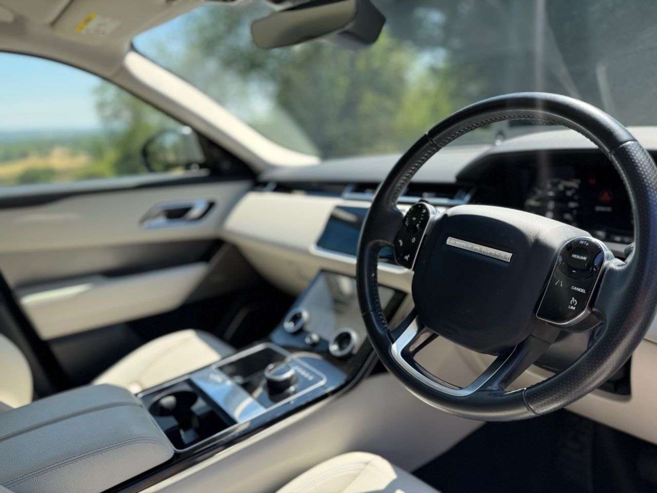 A 2019 LAND ROVER RANGE ROVER VELAR 2.0 D180 SE SUV 5dr Diesel Auto 4WD Euro 6 (s/s) (180 ps) A 2019 LAND ROVER RANGE ROVER VELAR 2.0 D180 SE SUV 5dr Diesel Auto 4WD Euro 6 (s/s) (180 ps)