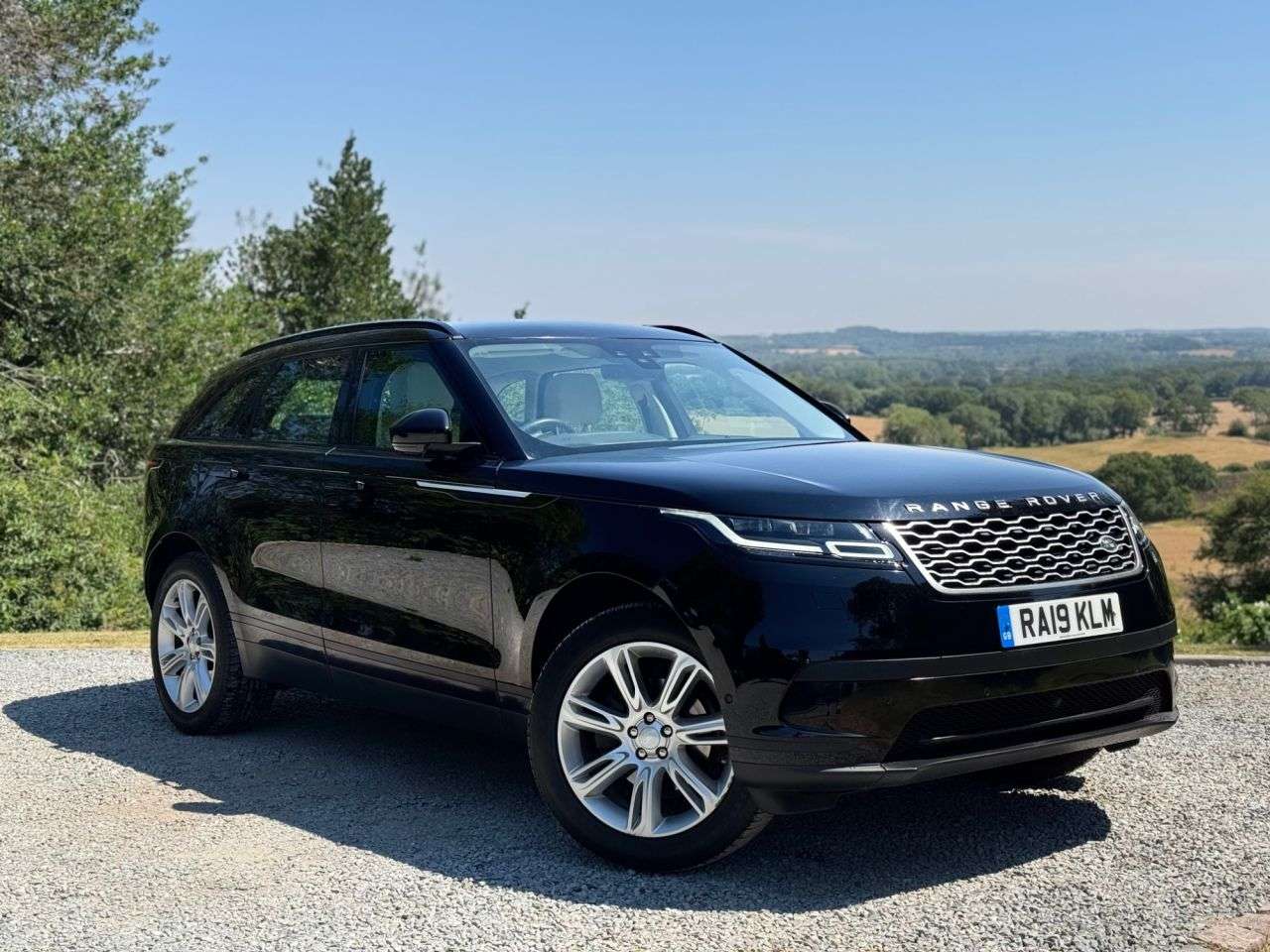 A 2019 LAND ROVER RANGE ROVER VELAR 2.0 D180 SE SUV 5dr Diesel Auto 4WD Euro 6 (s/s) (180 ps) A 2019 LAND ROVER RANGE ROVER VELAR 2.0 D180 SE SUV 5dr Diesel Auto 4WD Euro 6 (s/s) (180 ps)