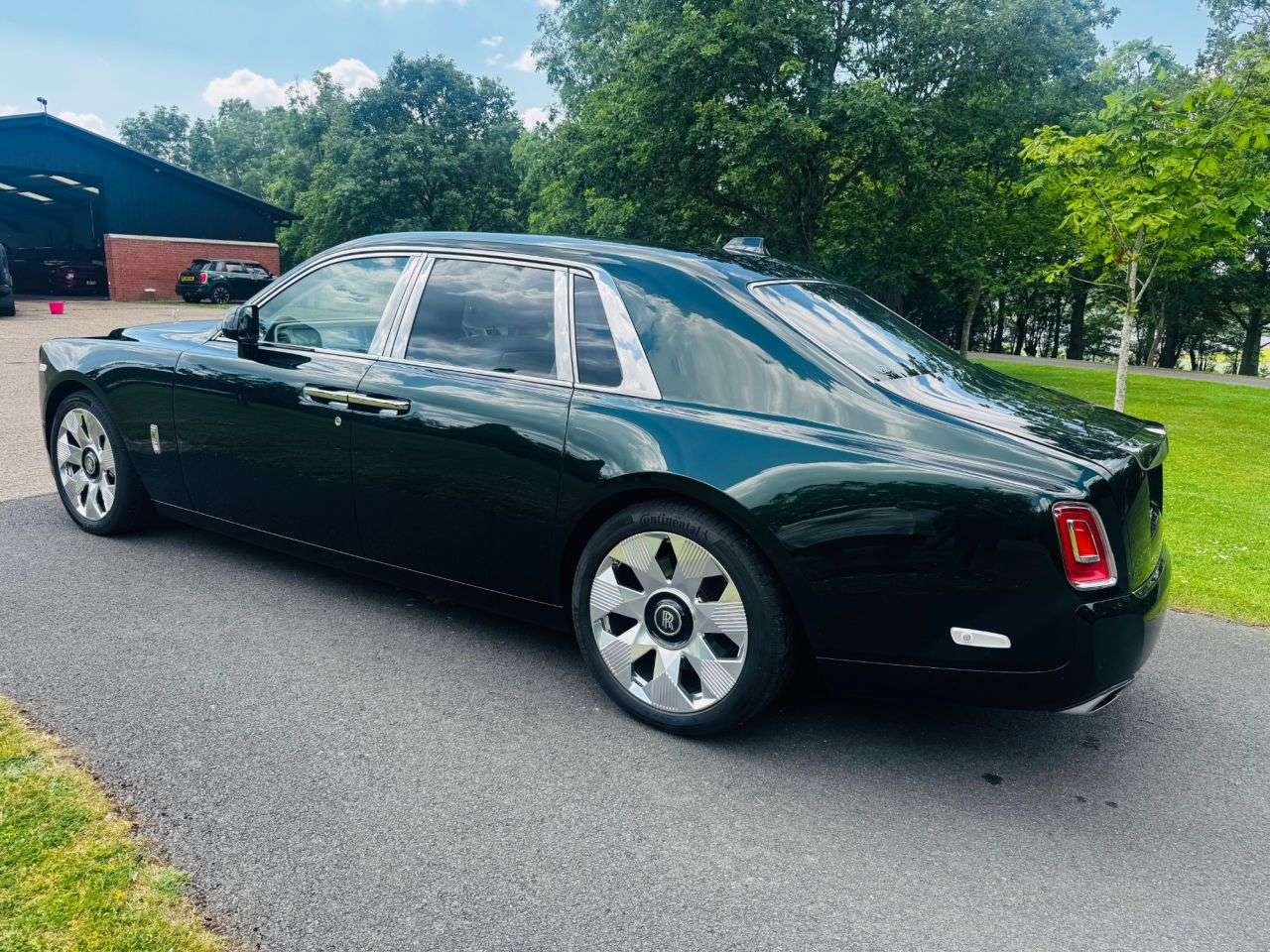 A 2020 ROLLS-ROYCE PHANTOM 6.7 V12 Saloon 4dr Petrol Auto Euro 6 (570 ps) A 2020 ROLLS-ROYCE PHANTOM 6.7 V12 Saloon 4dr Petrol Auto Euro 6 (570 ps)