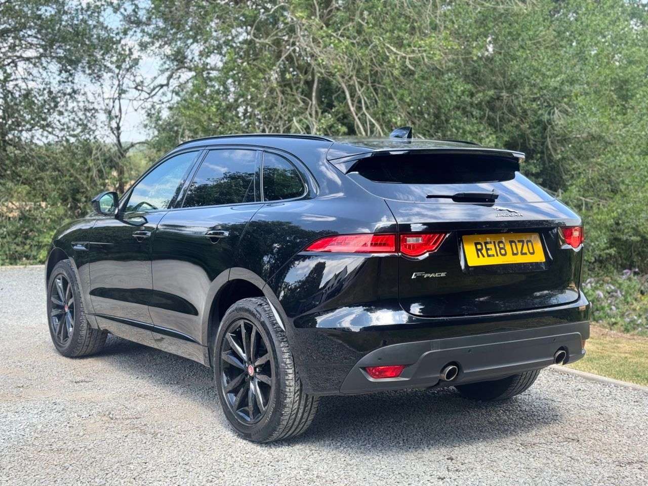 A 2018 JAGUAR F-PACE 2.0 P250i R-Sport SUV 5dr Petrol Auto AWD Euro 6 (s/s) (250 ps) A 2018 JAGUAR F-PACE 2.0 P250i R-Sport SUV 5dr Petrol Auto AWD Euro 6 (s/s) (250 ps)