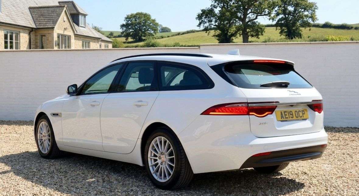 A 2019 JAGUAR XF 2.0d R-Sport Sportbrake 5dr Diesel Auto Euro 6 (s/s) (163 ps) A 2019 JAGUAR XF 2.0d R-Sport Sportbrake 5dr Diesel Auto Euro 6 (s/s) (163 ps)