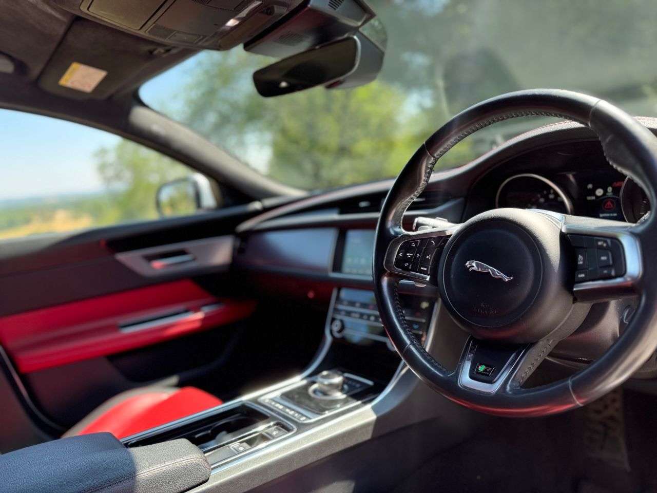 A 2019 JAGUAR XF 2.0d R-Sport Sportbrake 5dr Diesel Auto Euro 6 (s/s) (163 ps) A 2019 JAGUAR XF 2.0d R-Sport Sportbrake 5dr Diesel Auto Euro 6 (s/s) (163 ps)