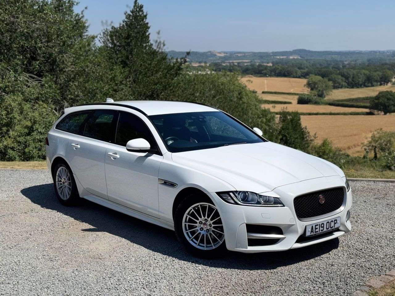A 2019 JAGUAR XF 2.0d R-Sport Sportbrake 5dr Diesel Auto Euro 6 (s/s) (163 ps) A 2019 JAGUAR XF 2.0d R-Sport Sportbrake 5dr Diesel Auto Euro 6 (s/s) (163 ps)