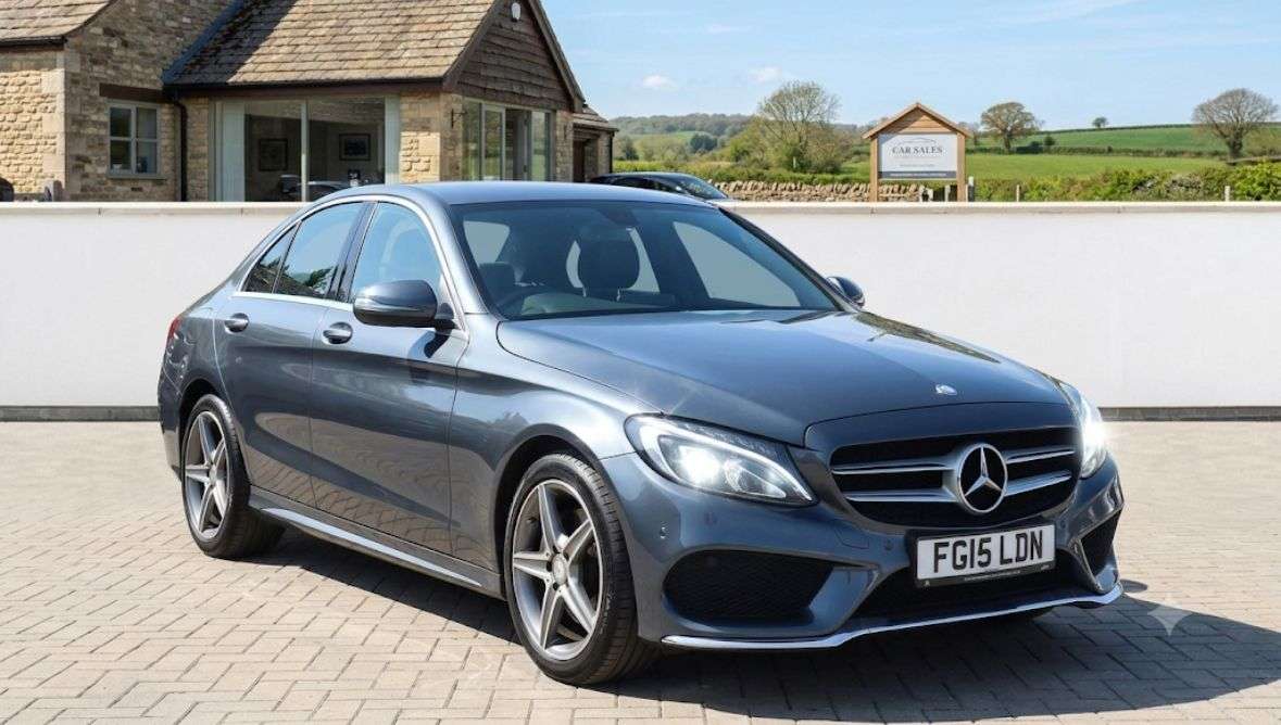 A 2015 MERCEDES-BENZ C CLASS 2.0 C200 AMG Line Saloon 4dr Petrol 7G-Tronic+ Euro 6 (s/s) (184 ps) A 2015 MERCEDES-BENZ C CLASS 2.0 C200 AMG Line Saloon 4dr Petrol 7G-Tronic+ Euro 6 (s/s) (184 ps)