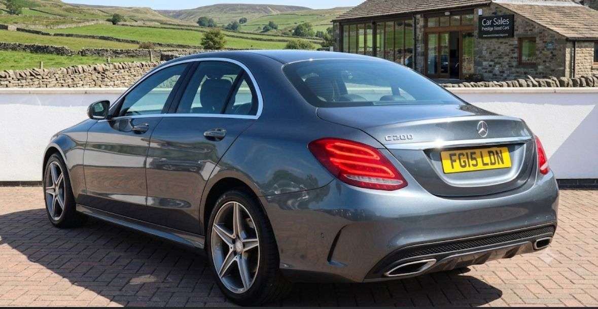A 2015 MERCEDES-BENZ C CLASS 2.0 C200 AMG Line Saloon 4dr Petrol 7G-Tronic+ Euro 6 (s/s) (184 ps) A 2015 MERCEDES-BENZ C CLASS 2.0 C200 AMG Line Saloon 4dr Petrol 7G-Tronic+ Euro 6 (s/s) (184 ps)