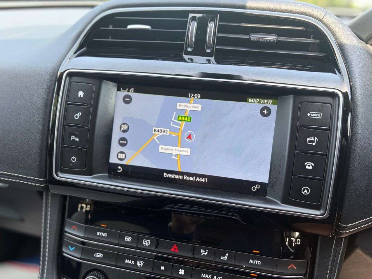 A 2018 JAGUAR F-PACE 2.0 D240 R-Sport SUV 5dr Diesel Auto AWD Euro 6 (s/s) (240 ps) A 2018 JAGUAR F-PACE 2.0 D240 R-Sport SUV 5dr Diesel Auto AWD Euro 6 (s/s) (240 ps)