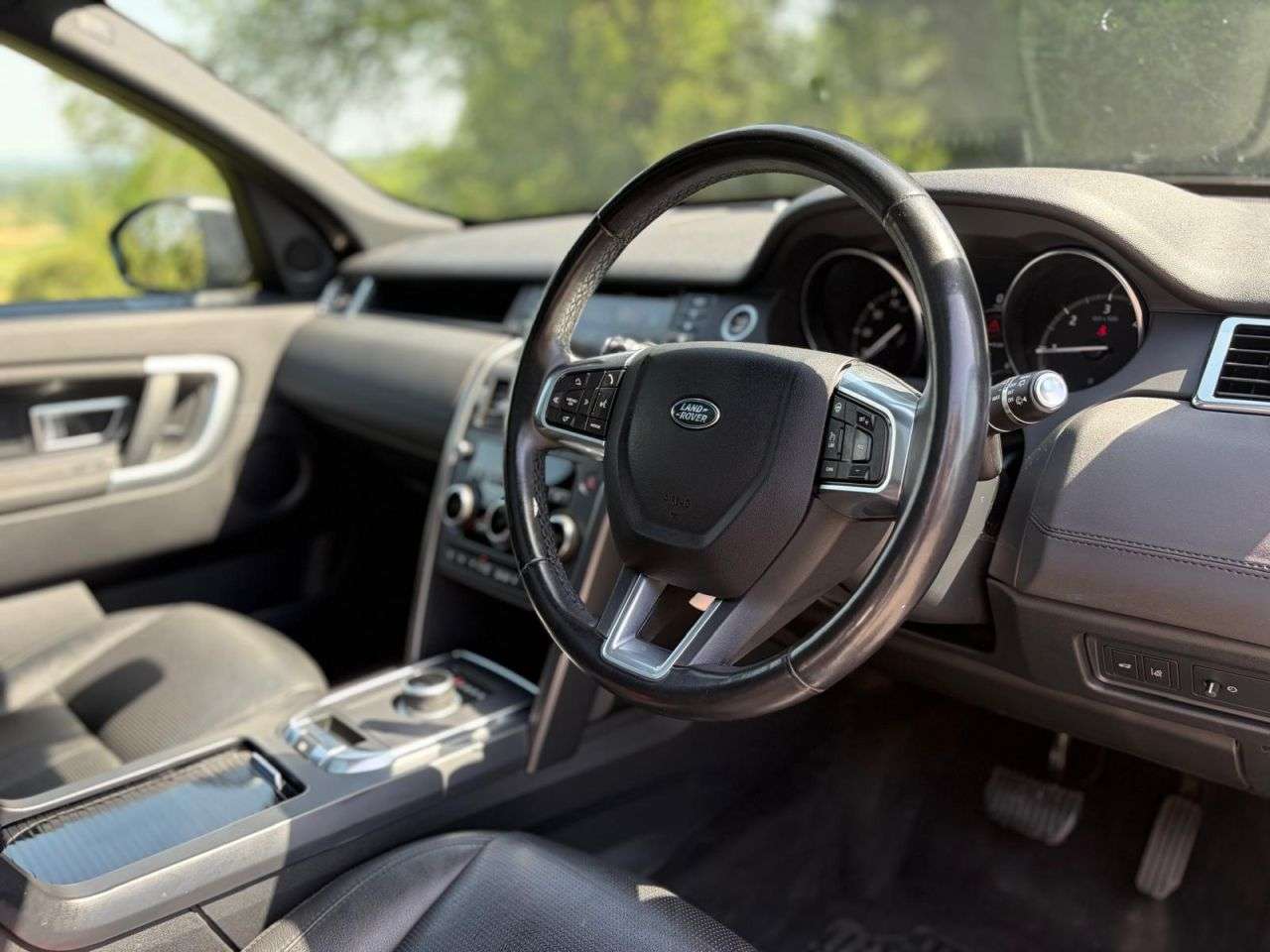 A 2019 LAND ROVER DISCOVERY SPORT 2.0 TD4 Landmark SUV 5dr Diesel Auto 4WD Euro 6 (s/s) (180 ps) A 2019 LAND ROVER DISCOVERY SPORT 2.0 TD4 Landmark SUV 5dr Diesel Auto 4WD Euro 6 (s/s) (180 ps)