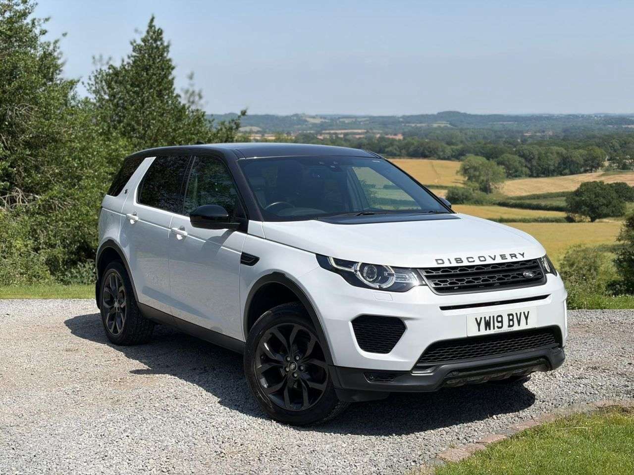 A 2019 LAND ROVER DISCOVERY SPORT 2.0 TD4 Landmark SUV 5dr Diesel Auto 4WD Euro 6 (s/s) (180 ps) A 2019 LAND ROVER DISCOVERY SPORT 2.0 TD4 Landmark SUV 5dr Diesel Auto 4WD Euro 6 (s/s) (180 ps)