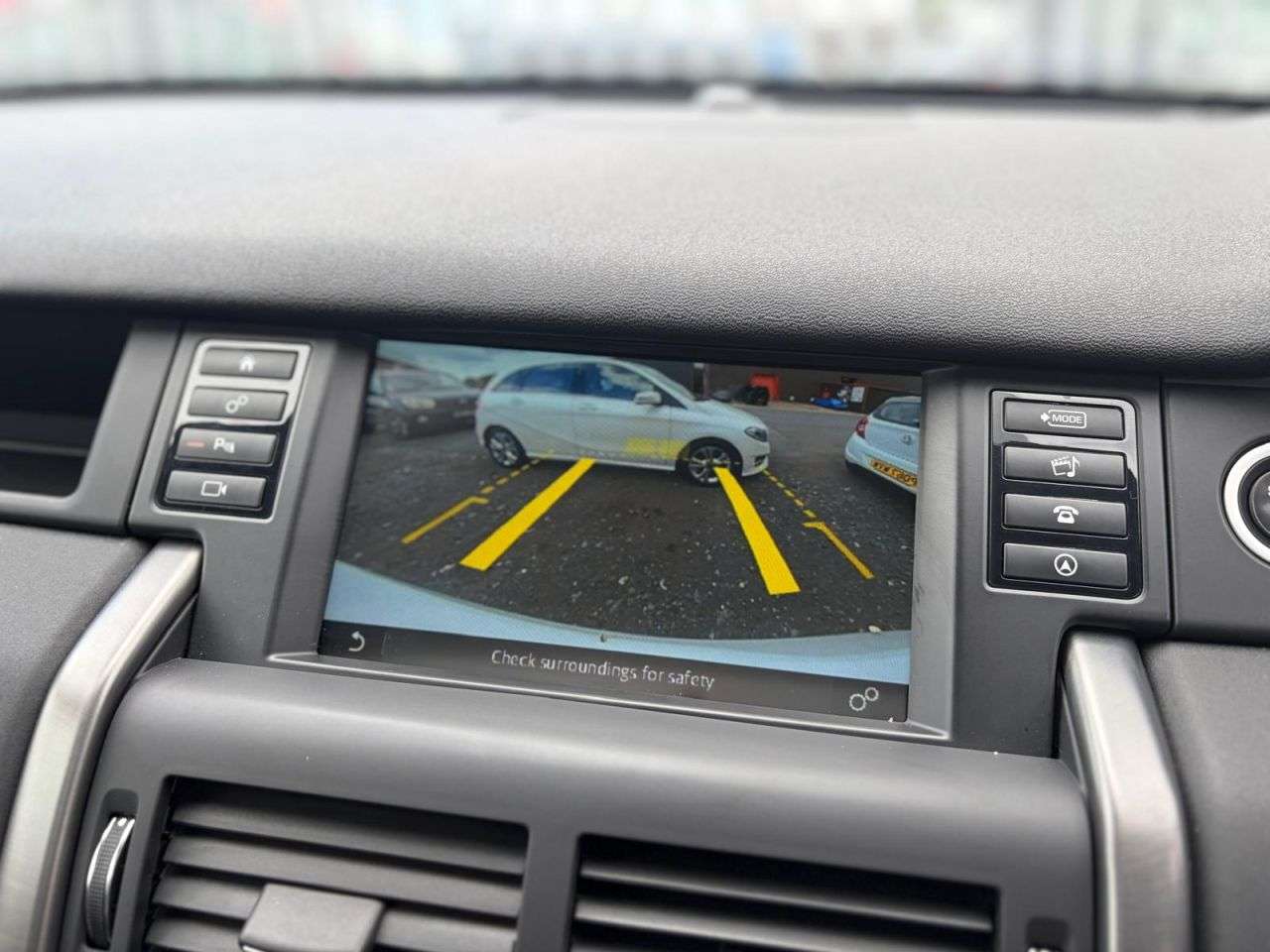 A 2019 LAND ROVER DISCOVERY SPORT 2.0 TD4 Landmark SUV 5dr Diesel Auto 4WD Euro 6 (s/s) (180 ps) A 2019 LAND ROVER DISCOVERY SPORT 2.0 TD4 Landmark SUV 5dr Diesel Auto 4WD Euro 6 (s/s) (180 ps)