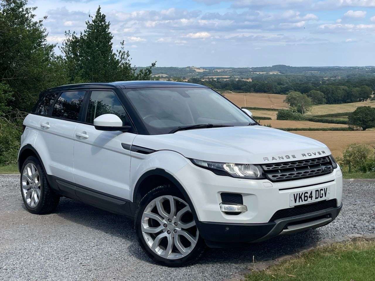 A 2014 LAND ROVER RANGE ROVER EVOQUE 2.2 SD4 Pure Tech SUV 5dr Diesel Auto 4WD Euro 5 (s/s) (190 ps) A 2014 LAND ROVER RANGE ROVER EVOQUE 2.2 SD4 Pure Tech SUV 5dr Diesel Auto 4WD Euro 5 (s/s) (190 ps)