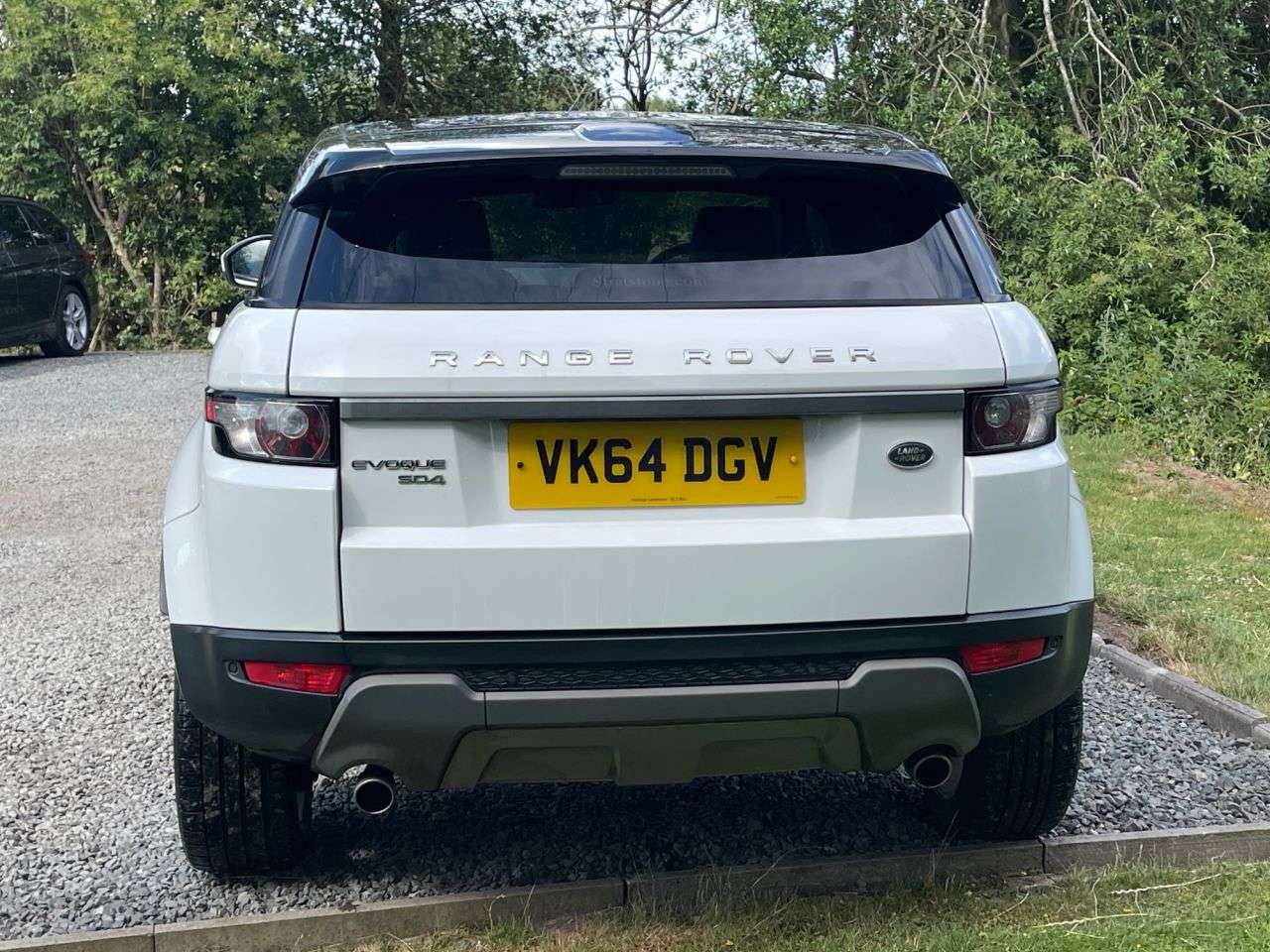 A 2014 LAND ROVER RANGE ROVER EVOQUE 2.2 SD4 Pure Tech SUV 5dr Diesel Auto 4WD Euro 5 (s/s) (190 ps) A 2014 LAND ROVER RANGE ROVER EVOQUE 2.2 SD4 Pure Tech SUV 5dr Diesel Auto 4WD Euro 5 (s/s) (190 ps)