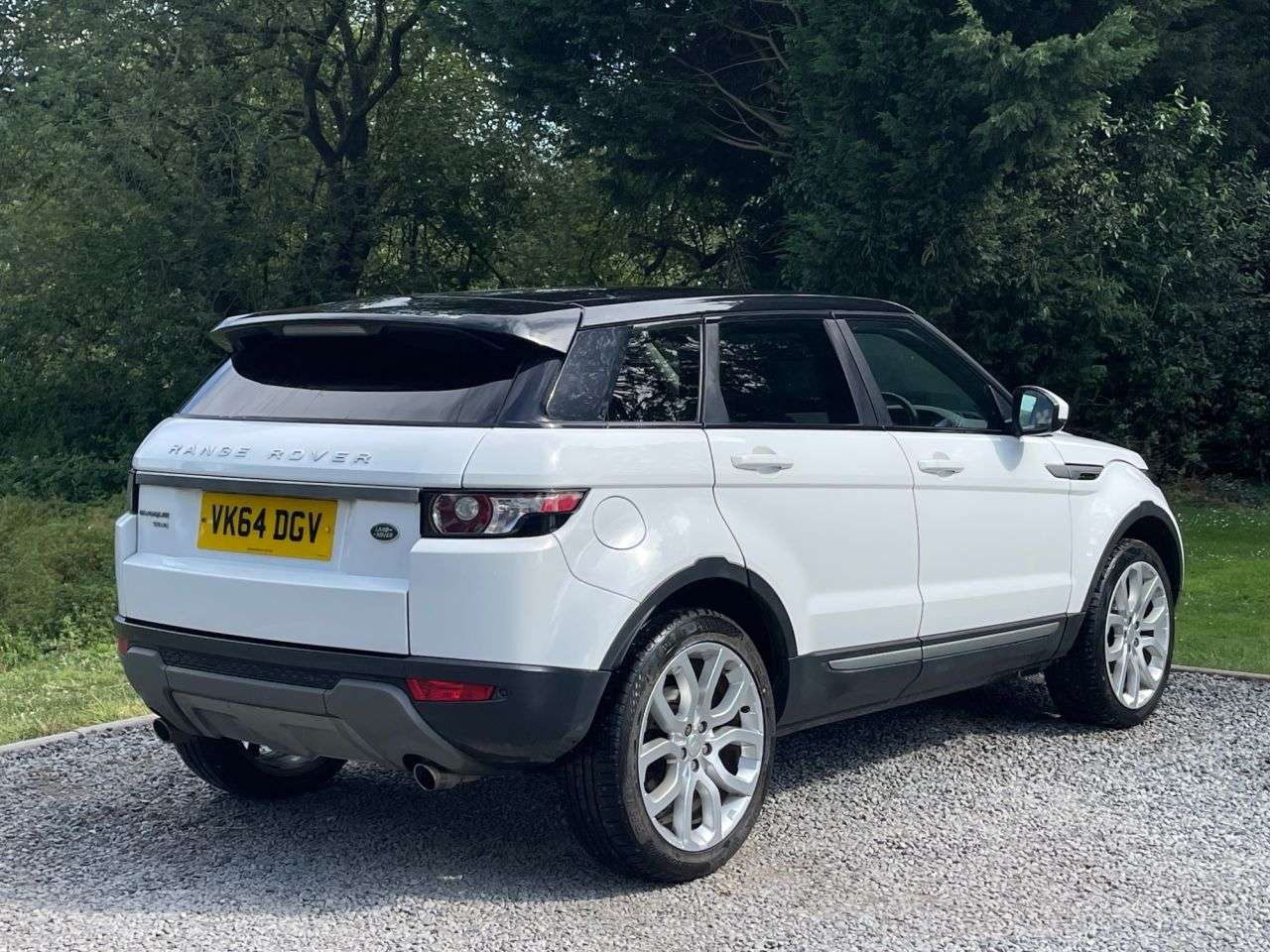 A 2014 LAND ROVER RANGE ROVER EVOQUE 2.2 SD4 Pure Tech SUV 5dr Diesel Auto 4WD Euro 5 (s/s) (190 ps) A 2014 LAND ROVER RANGE ROVER EVOQUE 2.2 SD4 Pure Tech SUV 5dr Diesel Auto 4WD Euro 5 (s/s) (190 ps)