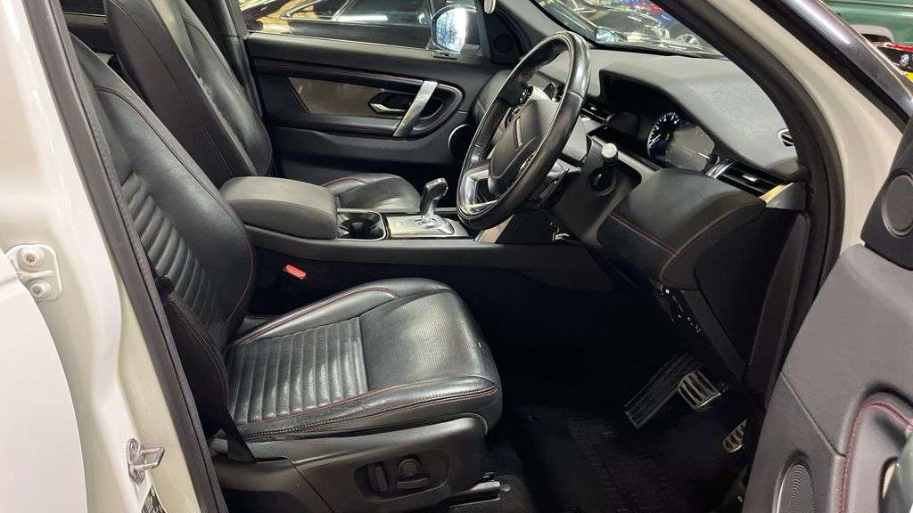 A 2019 LAND ROVER DISCOVERY SPORT R-DYNAMIC S A 2019 LAND ROVER DISCOVERY SPORT R-DYNAMIC S