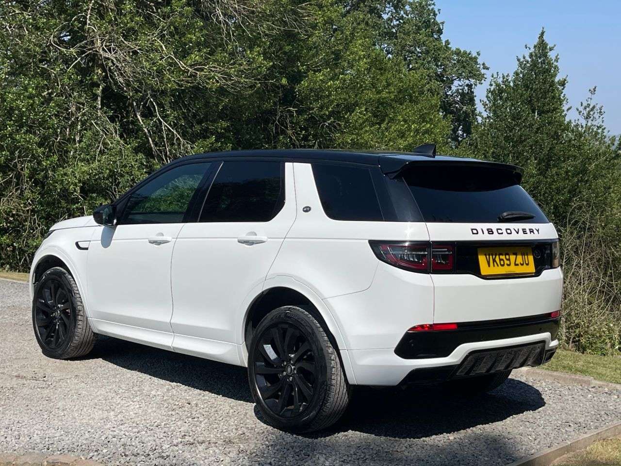 A 2019 LAND ROVER DISCOVERY SPORT R-DYNAMIC S A 2019 LAND ROVER DISCOVERY SPORT R-DYNAMIC S