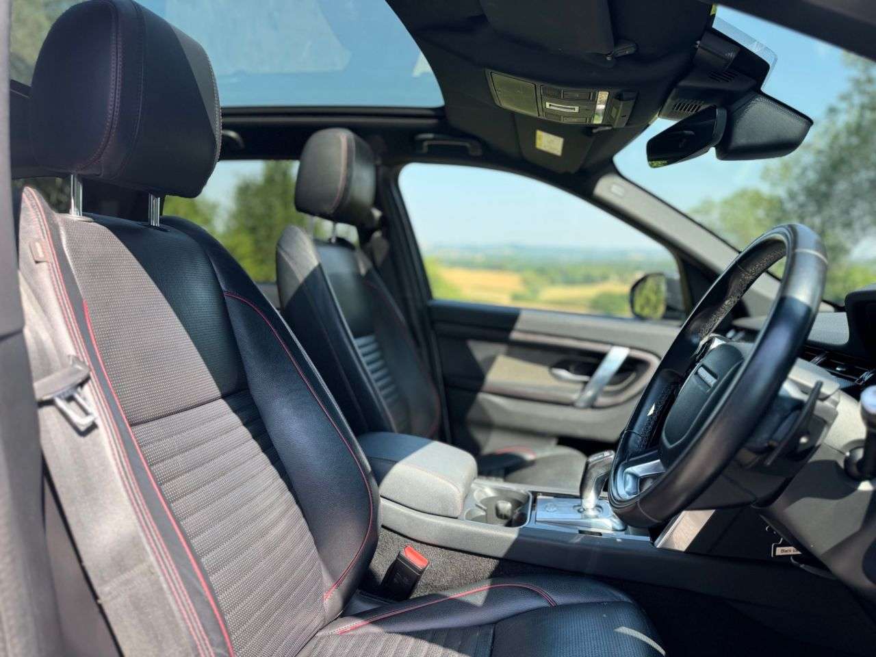 A 2019 LAND ROVER DISCOVERY SPORT R-DYNAMIC S A 2019 LAND ROVER DISCOVERY SPORT R-DYNAMIC S