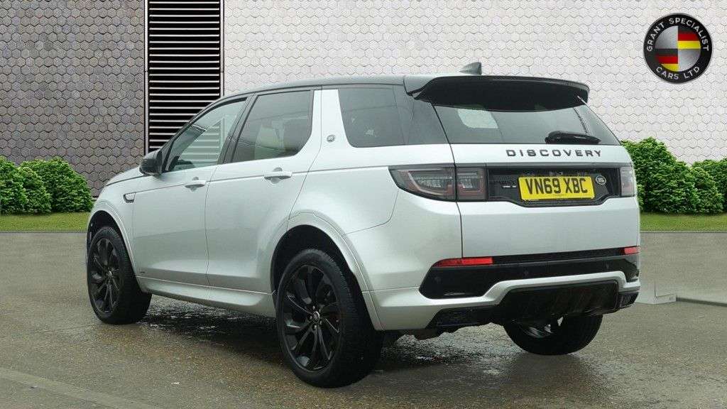 A 2020 LAND ROVER DISCOVERY SPORT 2.0 D180 MHEV R-Dynamic SE SUV 5dr Diesel Auto 4WD Euro 6 (s/s) (180 ps) A 2020 LAND ROVER DISCOVERY SPORT 2.0 D180 MHEV R-Dynamic SE SUV 5dr Diesel Auto 4WD Euro 6 (s/s) (180 ps)
