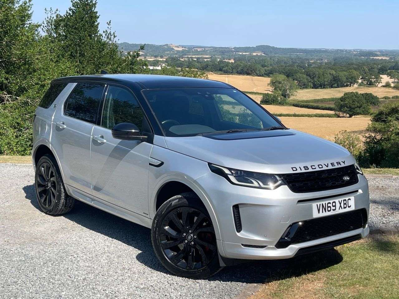 A 2020 LAND ROVER DISCOVERY SPORT 2.0 D180 MHEV R-Dynamic SE SUV 5dr Diesel Auto 4WD Euro 6 (s/s) (180 ps) A 2020 LAND ROVER DISCOVERY SPORT 2.0 D180 MHEV R-Dynamic SE SUV 5dr Diesel Auto 4WD Euro 6 (s/s) (180 ps)