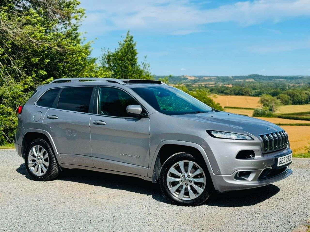 A 2016 JEEP CHEROKEE 2.2 MultiJetII Overland SUV 5dr Diesel Auto 4WD Euro 6 (s/s) (200 ps) A 2016 JEEP CHEROKEE 2.2 MultiJetII Overland SUV 5dr Diesel Auto 4WD Euro 6 (s/s) (200 ps)