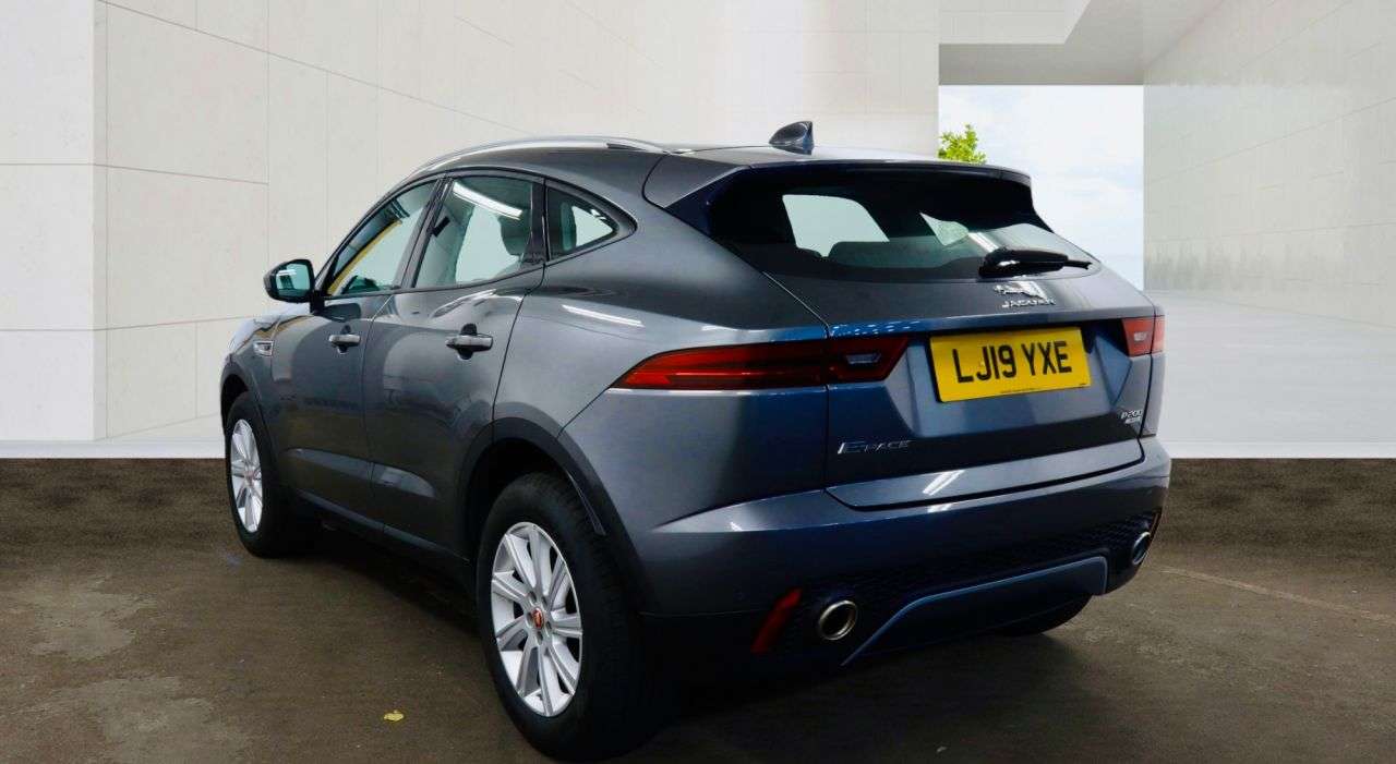 A 2019 JAGUAR E-PACE 2.0 P200 S SUV 5dr Petrol Auto AWD Euro 6 (s/s) (200 ps) A 2019 JAGUAR E-PACE 2.0 P200 S SUV 5dr Petrol Auto AWD Euro 6 (s/s) (200 ps)