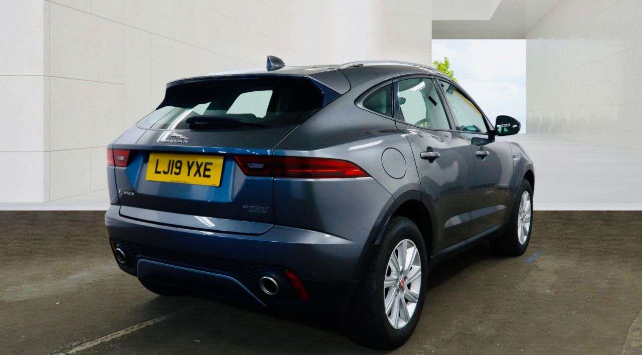A 2019 JAGUAR E-PACE 2.0 P200 S SUV 5dr Petrol Auto AWD Euro 6 (s/s) (200 ps) A 2019 JAGUAR E-PACE 2.0 P200 S SUV 5dr Petrol Auto AWD Euro 6 (s/s) (200 ps)