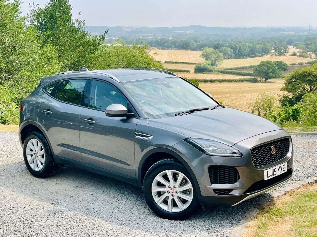 A 2019 JAGUAR E-PACE 2.0 P200 S SUV 5dr Petrol Auto AWD Euro 6 (s/s) (200 ps) A 2019 JAGUAR E-PACE 2.0 P200 S SUV 5dr Petrol Auto AWD Euro 6 (s/s) (200 ps)
