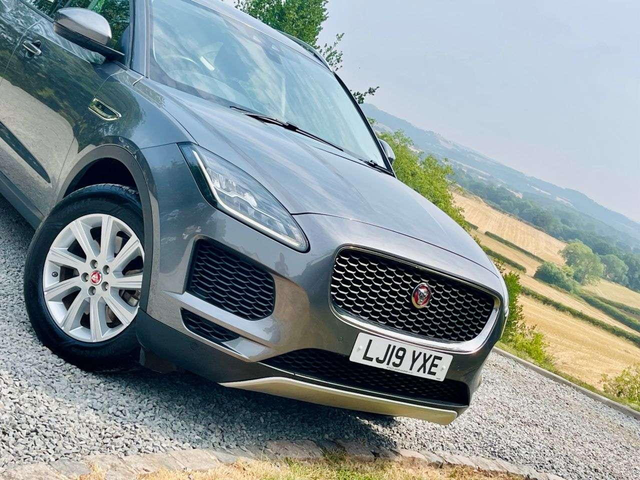 A 2019 JAGUAR E-PACE 2.0 P200 S SUV 5dr Petrol Auto AWD Euro 6 (s/s) (200 ps) A 2019 JAGUAR E-PACE 2.0 P200 S SUV 5dr Petrol Auto AWD Euro 6 (s/s) (200 ps)