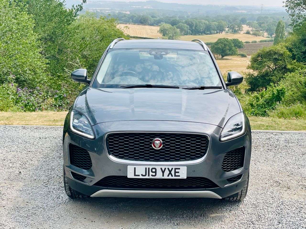 A 2019 JAGUAR E-PACE 2.0 P200 S SUV 5dr Petrol Auto AWD Euro 6 (s/s) (200 ps) A 2019 JAGUAR E-PACE 2.0 P200 S SUV 5dr Petrol Auto AWD Euro 6 (s/s) (200 ps)