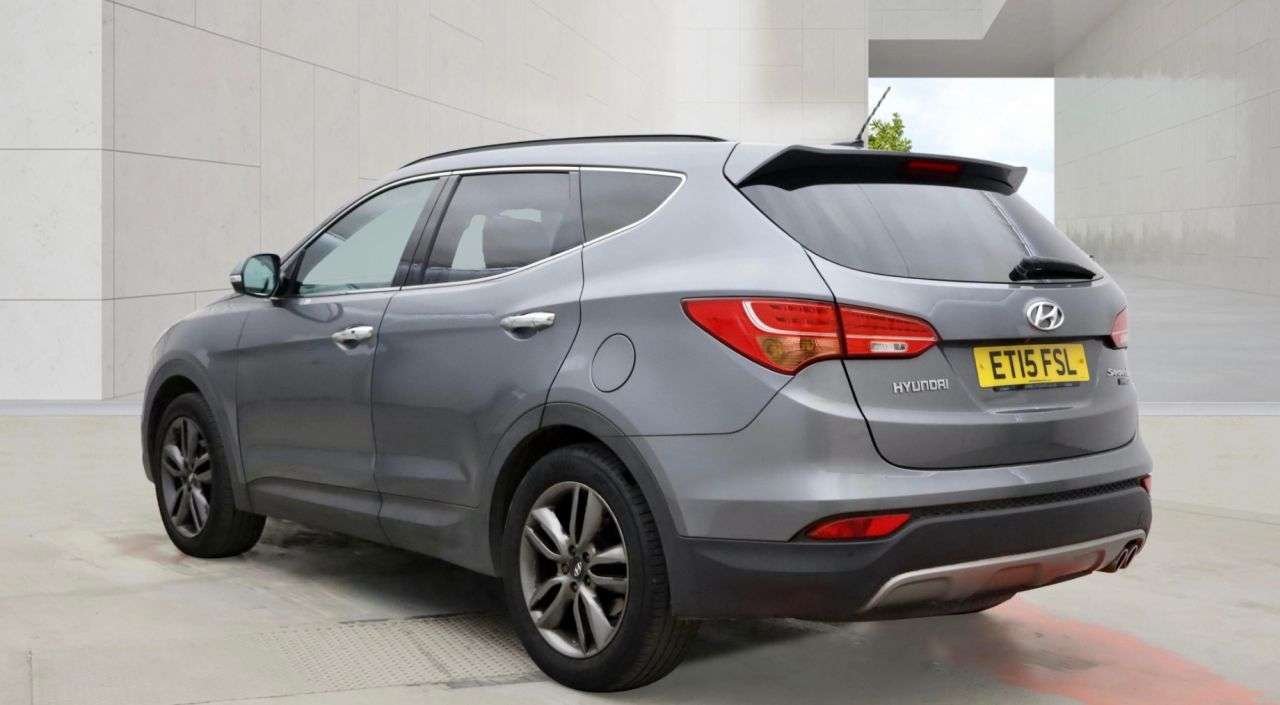 A 2015 HYUNDAI SANTA FE 2.2 CRDi Premium SE SUV 5dr Diesel Auto 4WD Euro 5 (7 seat) (194 bhp) A 2015 HYUNDAI SANTA FE 2.2 CRDi Premium SE SUV 5dr Diesel Auto 4WD Euro 5 (7 seat) (194 bhp)