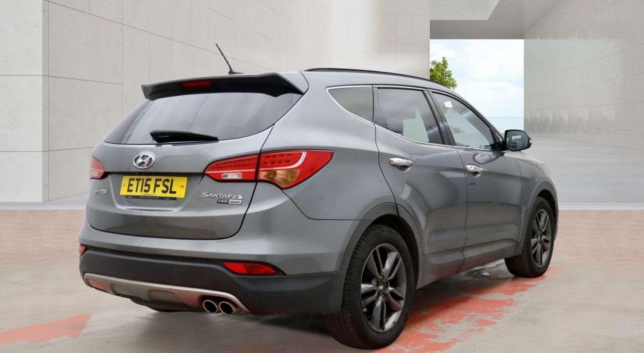 A 2015 HYUNDAI SANTA FE 2.2 CRDi Premium SE SUV 5dr Diesel Auto 4WD Euro 5 (7 seat) (194 bhp) A 2015 HYUNDAI SANTA FE 2.2 CRDi Premium SE SUV 5dr Diesel Auto 4WD Euro 5 (7 seat) (194 bhp)