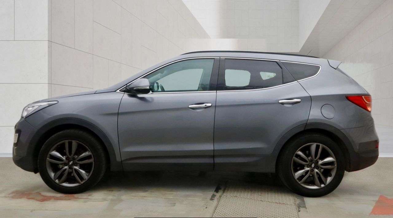 A 2015 HYUNDAI SANTA FE 2.2 CRDi Premium SE SUV 5dr Diesel Auto 4WD Euro 5 (7 seat) (194 bhp) A 2015 HYUNDAI SANTA FE 2.2 CRDi Premium SE SUV 5dr Diesel Auto 4WD Euro 5 (7 seat) (194 bhp)