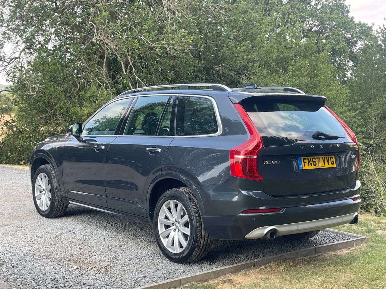 A 2017 VOLVO XC90 2.0 D5 PowerPulse Momentum Pro SUV 5dr Diesel Auto 4WD Euro 6 (s/s) (235 ps A 2017 VOLVO XC90 2.0 D5 PowerPulse Momentum Pro SUV 5dr Diesel Auto 4WD Euro 6 (s/s) (235 ps