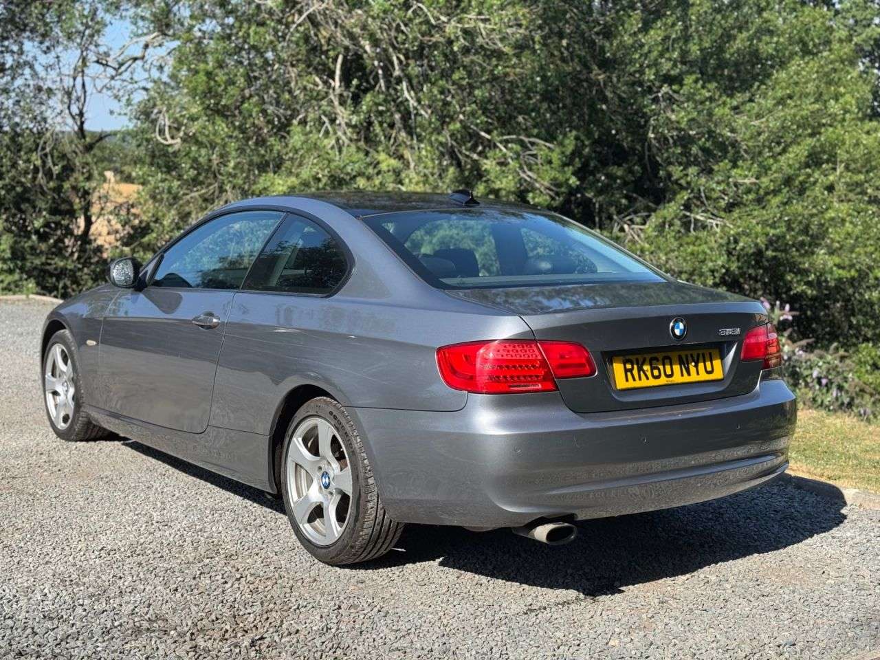 A 2010 BMW 3 SERIES 2.0 318i SE Coupe 2dr Petrol Manual Euro 5 (143 ps) A 2010 BMW 3 SERIES 2.0 318i SE Coupe 2dr Petrol Manual Euro 5 (143 ps)