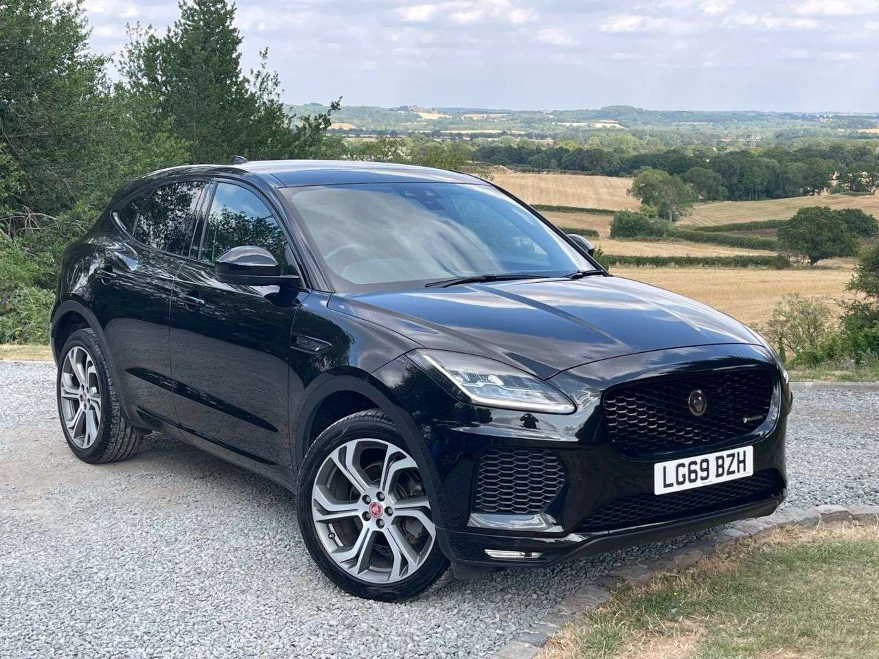 A 2019 JAGUAR E-PACE 2.0 D180 R-Dynamic HSE SUV 5dr Diesel Auto AWD Euro 6 (s/s) (180 ps) A 2019 JAGUAR E-PACE 2.0 D180 R-Dynamic HSE SUV 5dr Diesel Auto AWD Euro 6 (s/s) (180 ps)