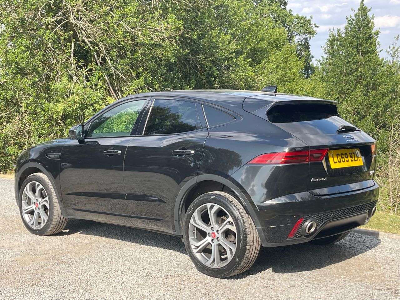 A 2019 JAGUAR E-PACE 2.0 D180 R-Dynamic HSE SUV 5dr Diesel Auto AWD Euro 6 (s/s) (180 ps) A 2019 JAGUAR E-PACE 2.0 D180 R-Dynamic HSE SUV 5dr Diesel Auto AWD Euro 6 (s/s) (180 ps)