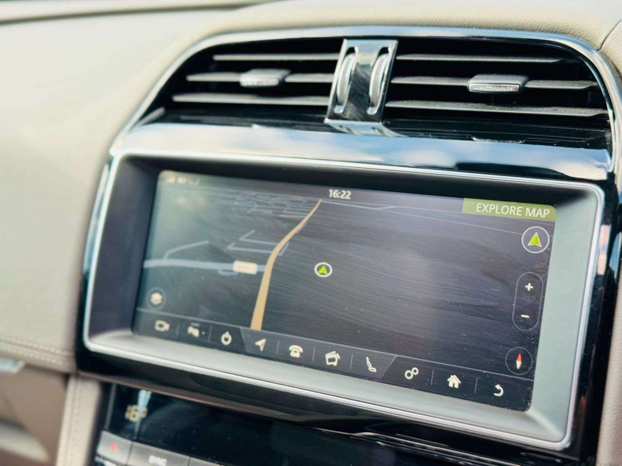 A 2020 JAGUAR F-PACE 2.0 D240 Portfolio SUV 5dr Diesel Auto AWD Euro 6 (s/s) (240 ps) A 2020 JAGUAR F-PACE 2.0 D240 Portfolio SUV 5dr Diesel Auto AWD Euro 6 (s/s) (240 ps)