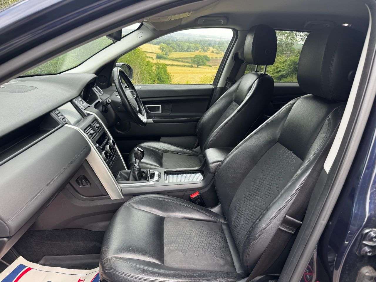A 2016 LAND ROVER DISCOVERY SPORT 2.0 TD4 SE Tech SUV 5dr Diesel Manual 4WD Euro 6 (s/s) (180 ps) A 2016 LAND ROVER DISCOVERY SPORT 2.0 TD4 SE Tech SUV 5dr Diesel Manual 4WD Euro 6 (s/s) (180 ps)
