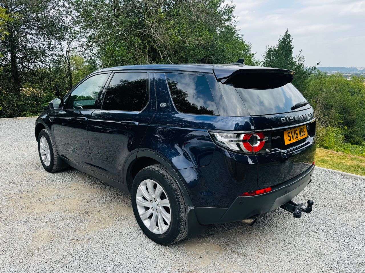 A 2016 LAND ROVER DISCOVERY SPORT 2.0 TD4 SE Tech SUV 5dr Diesel Manual 4WD Euro 6 (s/s) (180 ps) A 2016 LAND ROVER DISCOVERY SPORT 2.0 TD4 SE Tech SUV 5dr Diesel Manual 4WD Euro 6 (s/s) (180 ps)