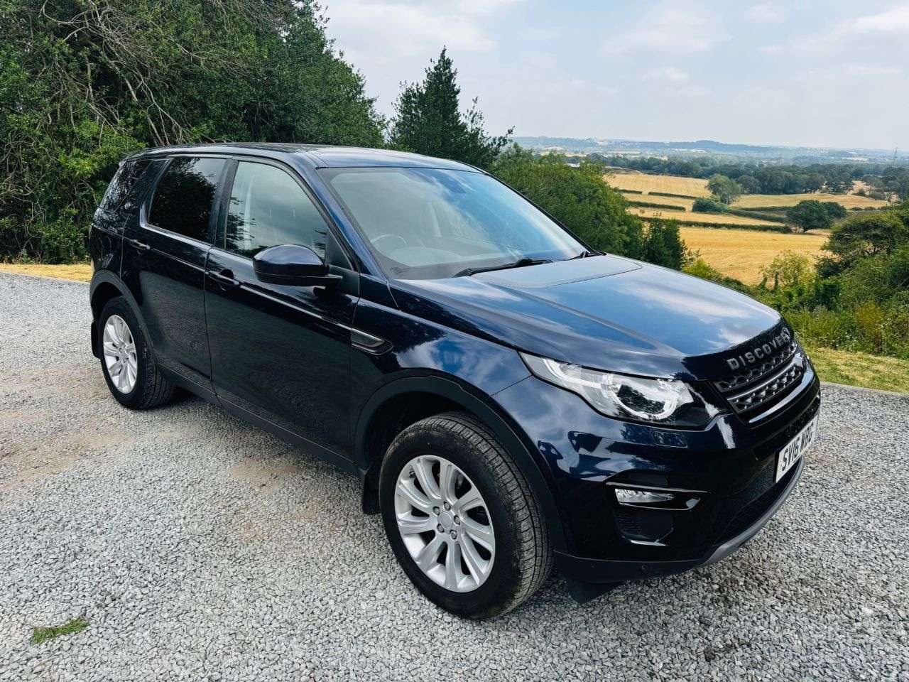 A 2016 LAND ROVER DISCOVERY SPORT 2.0 TD4 SE Tech SUV 5dr Diesel Manual 4WD Euro 6 (s/s) (180 ps) A 2016 LAND ROVER DISCOVERY SPORT 2.0 TD4 SE Tech SUV 5dr Diesel Manual 4WD Euro 6 (s/s) (180 ps)