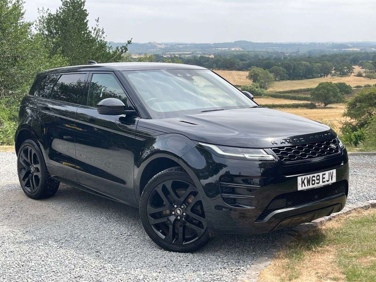 A 2019 LAND ROVER RANGE ROVER EVOQUE 2.0 D180 R-Dynamic HSE SUV 5dr Diesel Auto 4WD Euro 6 (s/s) (180 ps) A 2019 LAND ROVER RANGE ROVER EVOQUE 2.0 D180 R-Dynamic HSE SUV 5dr Diesel Auto 4WD Euro 6 (s/s) (180 ps)