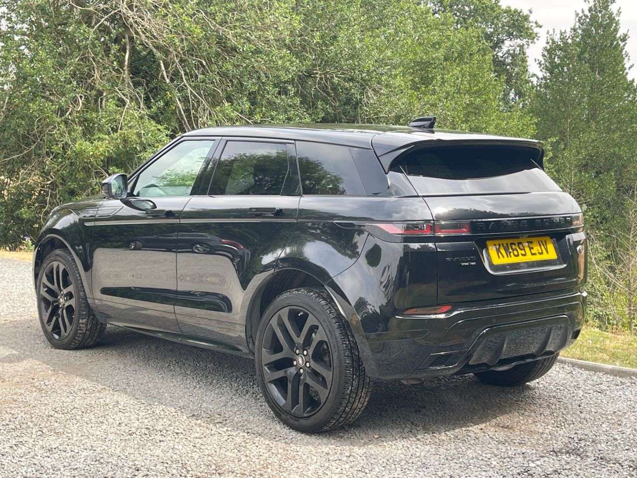 A 2019 LAND ROVER RANGE ROVER EVOQUE 2.0 D180 R-Dynamic HSE SUV 5dr Diesel Auto 4WD Euro 6 (s/s) (180 ps) A 2019 LAND ROVER RANGE ROVER EVOQUE 2.0 D180 R-Dynamic HSE SUV 5dr Diesel Auto 4WD Euro 6 (s/s) (180 ps)
