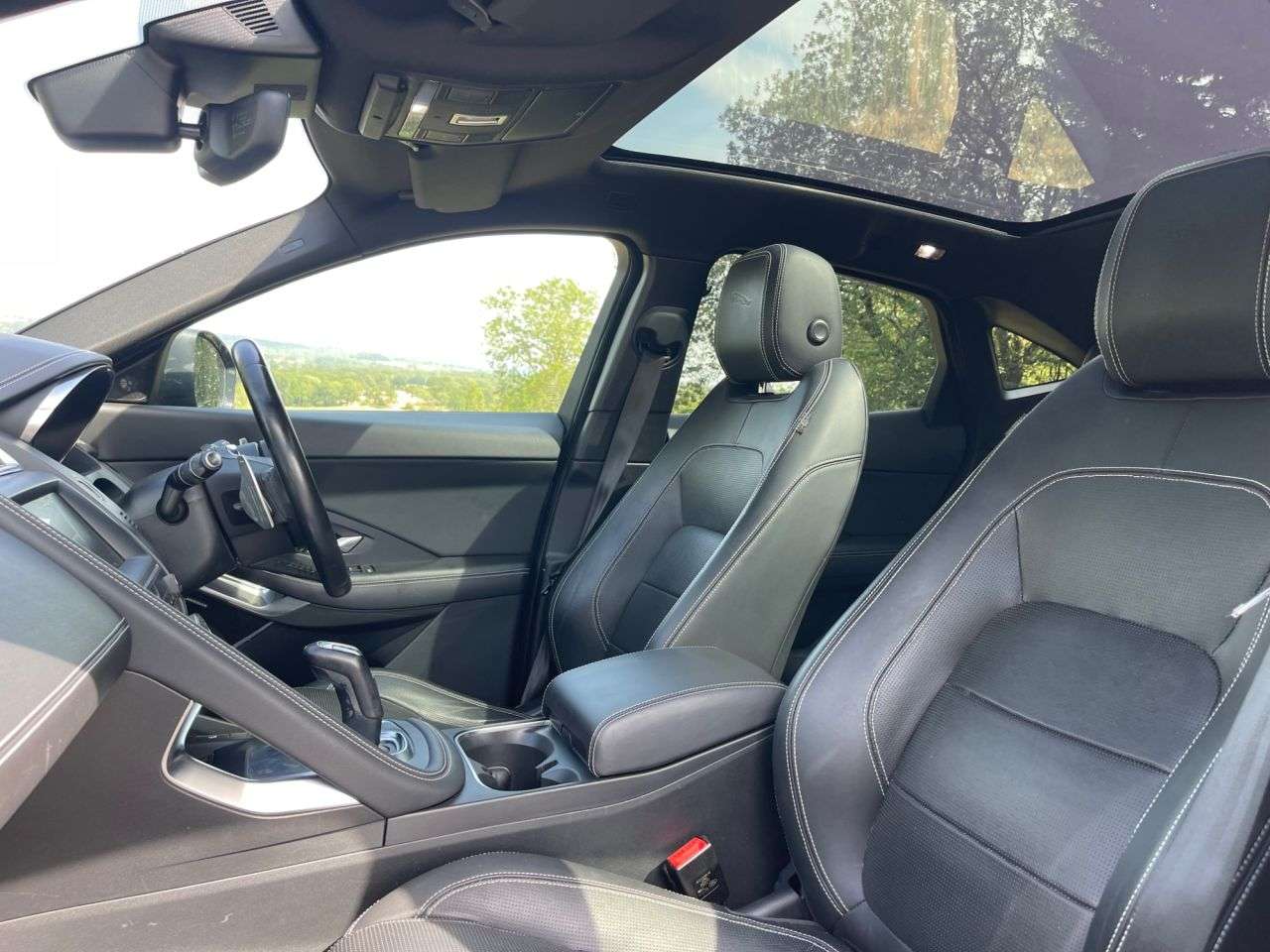 A 2018 JAGUAR E-PACE 2.0 P250 R-Dynamic HSE SUV 5dr Petrol Auto AWD Euro 6 (s/s) (249 ps) A 2018 JAGUAR E-PACE 2.0 P250 R-Dynamic HSE SUV 5dr Petrol Auto AWD Euro 6 (s/s) (249 ps)