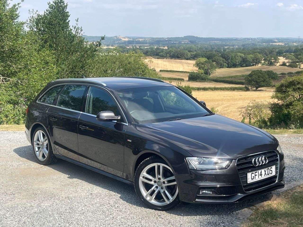 A 2014 AUDI A4 AVANT TDI S LINE A 2014 AUDI A4 AVANT TDI S LINE