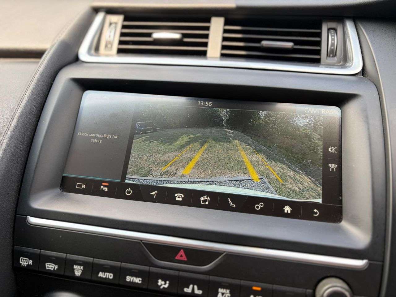 A 2020 JAGUAR E-PACE 2.0 D150 S SUV 5dr Diesel Auto AWD Euro 6 (s/s) (150 ps) A 2020 JAGUAR E-PACE 2.0 D150 S SUV 5dr Diesel Auto AWD Euro 6 (s/s) (150 ps)