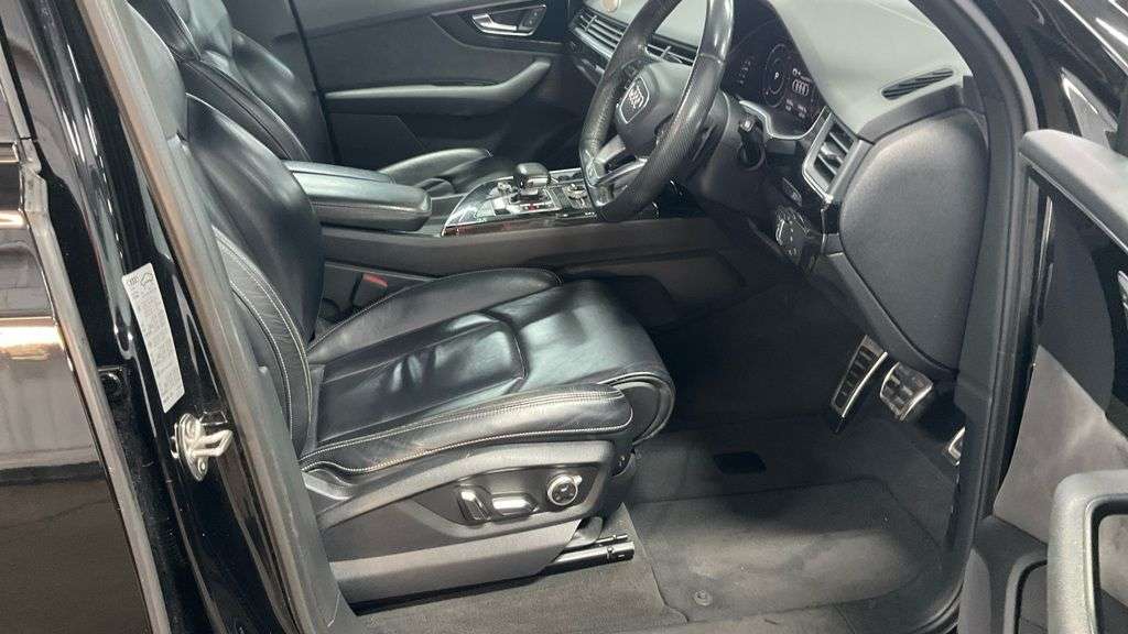 A 2019 AUDI Q7 3.0 TDI V6 50 Black Edition SUV 5dr Diesel Tiptronic quattro Euro 6 (s/s) ( A 2019 AUDI Q7 3.0 TDI V6 50 Black Edition SUV 5dr Diesel Tiptronic quattro Euro 6 (s/s) (