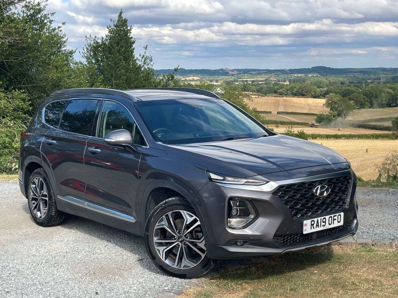 A 2019 HYUNDAI SANTA FE 2.2 CRDi Premium SE SUV 5dr Diesel Auto 4WD Euro 6 (s/s) 7 Seat (200 ps) A 2019 HYUNDAI SANTA FE 2.2 CRDi Premium SE SUV 5dr Diesel Auto 4WD Euro 6 (s/s) 7 Seat (200 ps)