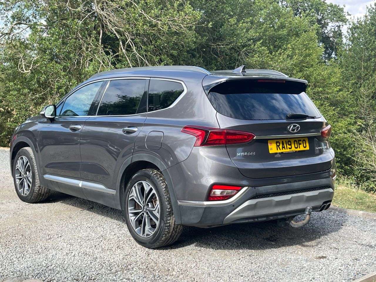 A 2019 HYUNDAI SANTA FE 2.2 CRDi Premium SE SUV 5dr Diesel Auto 4WD Euro 6 (s/s) 7 Seat (200 ps) A 2019 HYUNDAI SANTA FE 2.2 CRDi Premium SE SUV 5dr Diesel Auto 4WD Euro 6 (s/s) 7 Seat (200 ps)