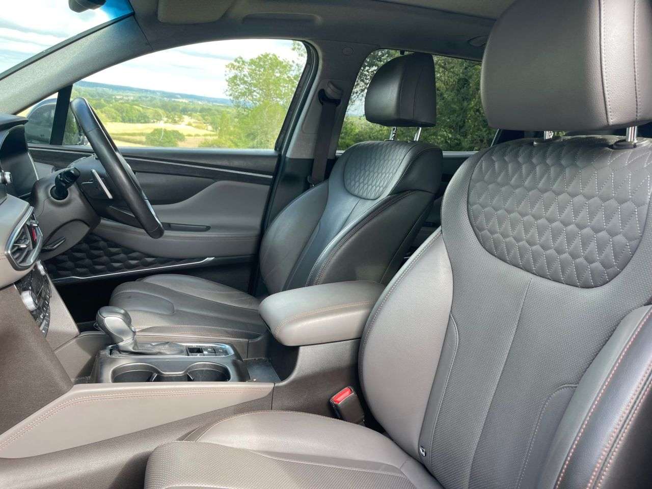 A 2019 HYUNDAI SANTA FE 2.2 CRDi Premium SE SUV 5dr Diesel Auto 4WD Euro 6 (s/s) 7 Seat (200 ps) A 2019 HYUNDAI SANTA FE 2.2 CRDi Premium SE SUV 5dr Diesel Auto 4WD Euro 6 (s/s) 7 Seat (200 ps)