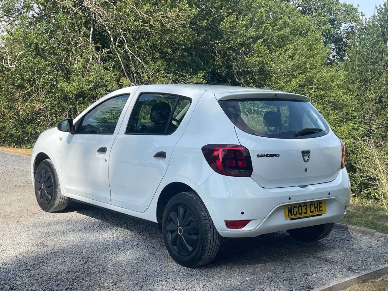 A 2020 DACIA SANDERO 0.9 TCe Essential Hatchback 5dr Petrol Manual Euro 6 (s/s) (90 ps) A 2020 DACIA SANDERO 0.9 TCe Essential Hatchback 5dr Petrol Manual Euro 6 (s/s) (90 ps)